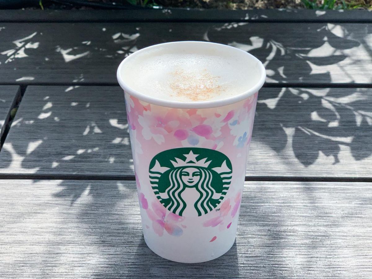 「ハニー オーツミルク ラテ」Short 430円 / Tall 470円 / Grande 510円 / Ventii® 550円　※はちみつを使用