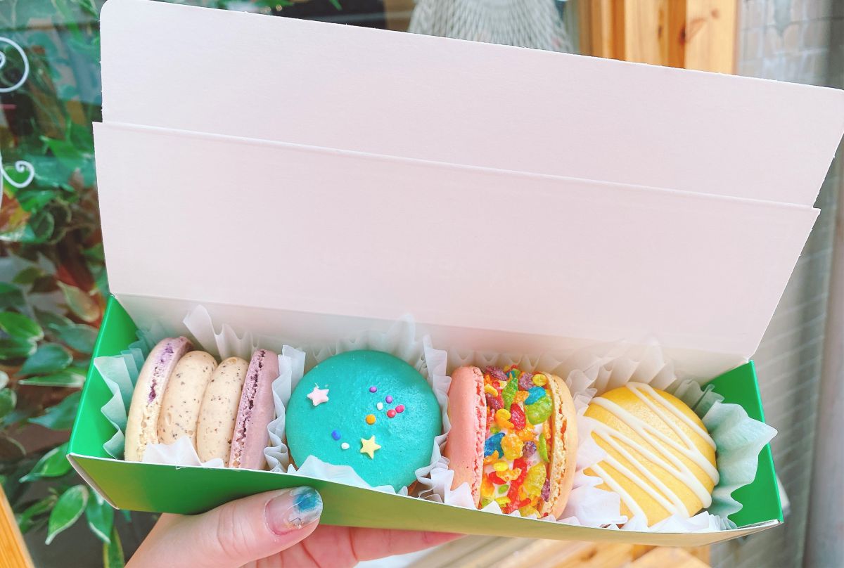 組み合わせ自由の4個入トゥンカロン（左からアールグレイ、牛乳、シリアルいちごみるく、レモン）1600円　箱代100円