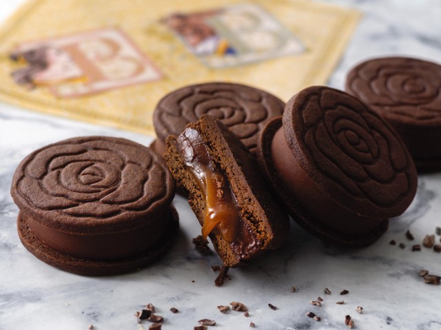 キャラメル・ガナッシュクッキーサンド　600円　【販売店舗「スイートハート・カフェ」】