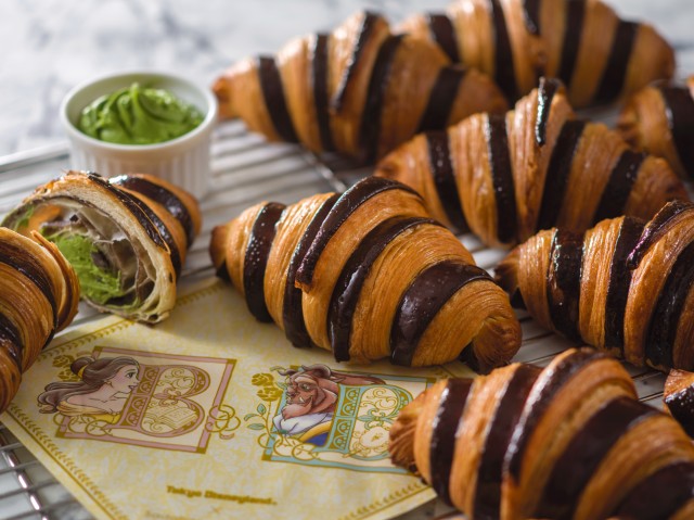 キャラメル・ガナッシュクッキーサンド　600円　【販売店舗「スイートハート・カフェ」】