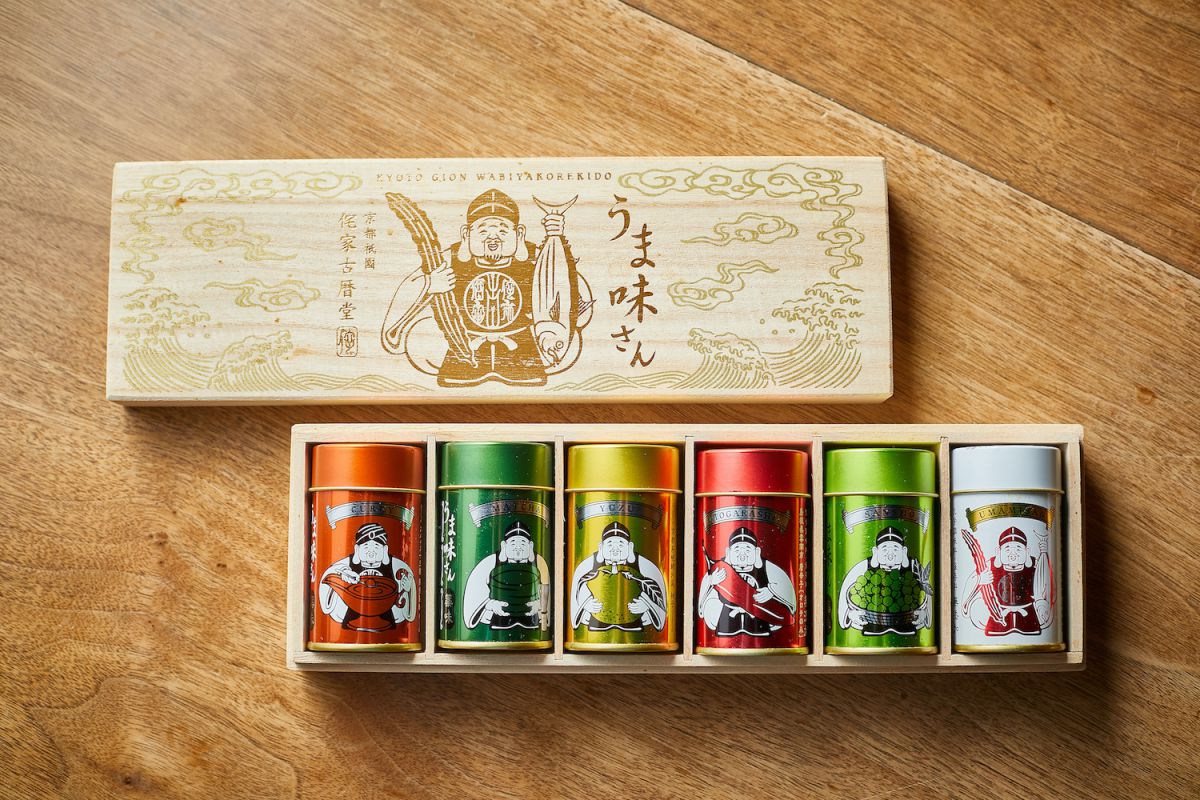 うま味さん桐箱6缶セット4428円　各種1缶680円（すべて税込）