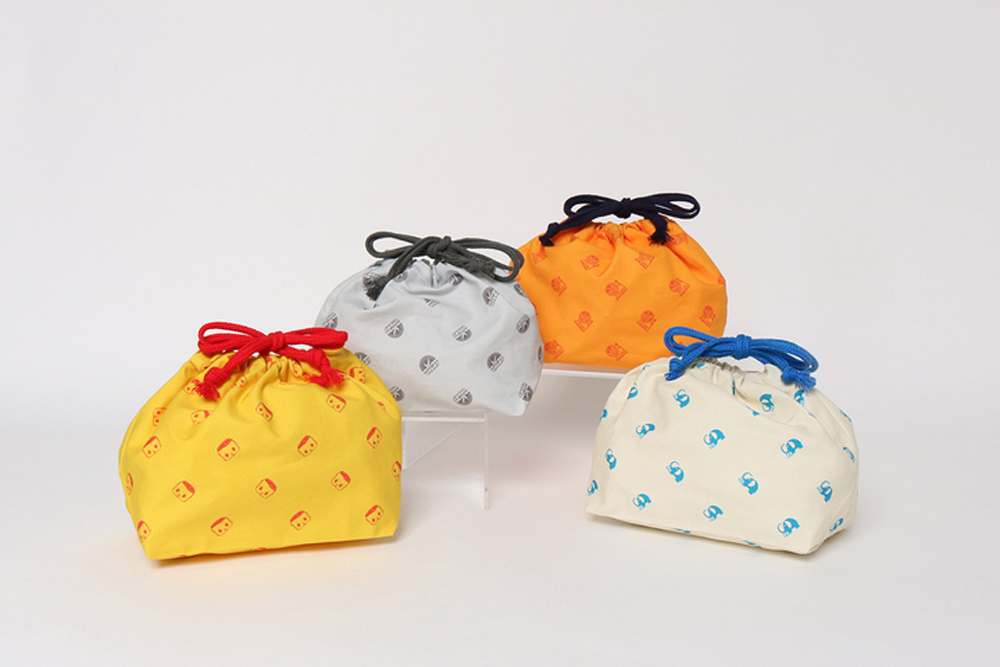 「レトロ文具巾着（全4種）」各 900円（税抜）