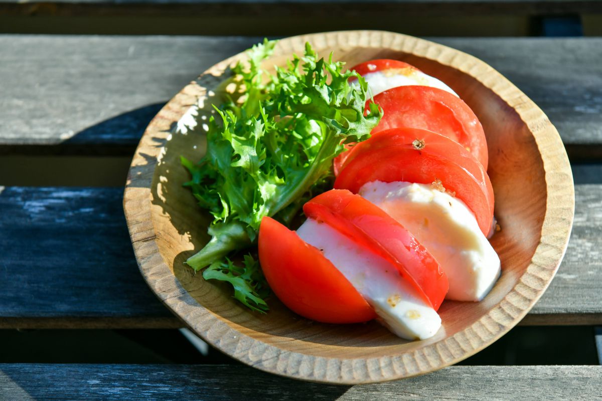 フレッシュ感あふれる「モッツァレラチーズ」（125ｇ800円、250ｇ1500円）。