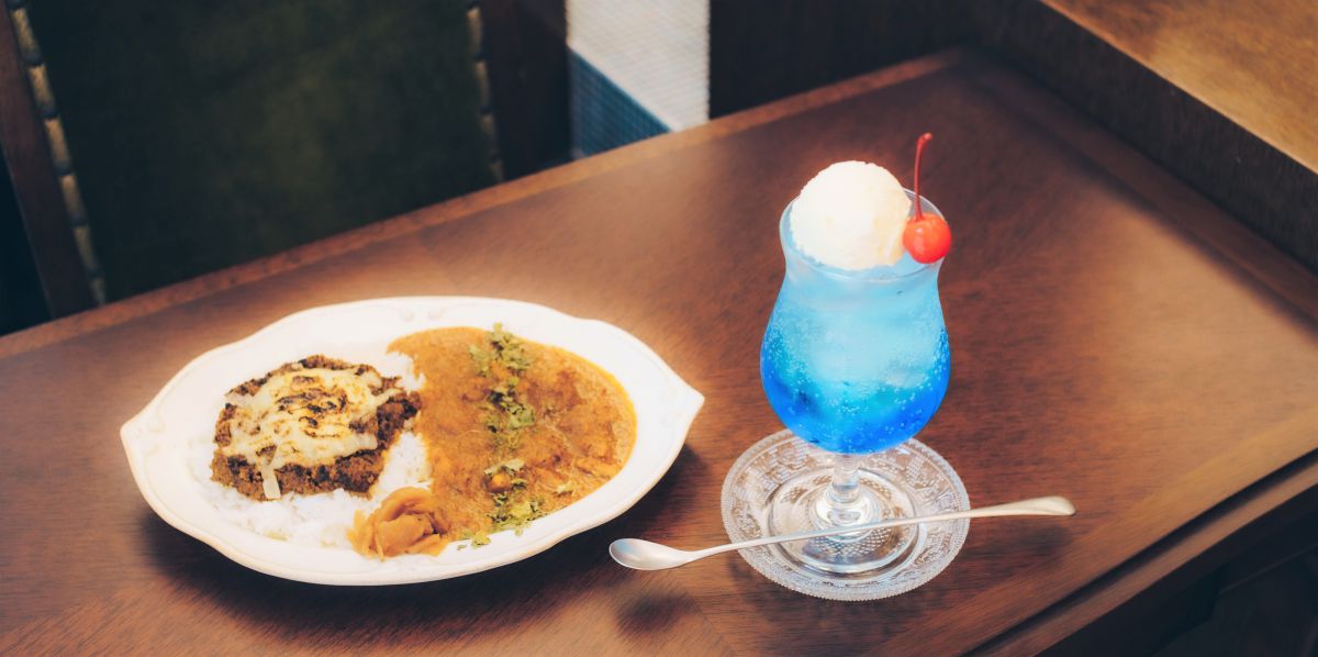 高円寺「旅する喫茶」の美しすぎるクリームソーダが話題！喫茶のこだわりカレーも味わおう