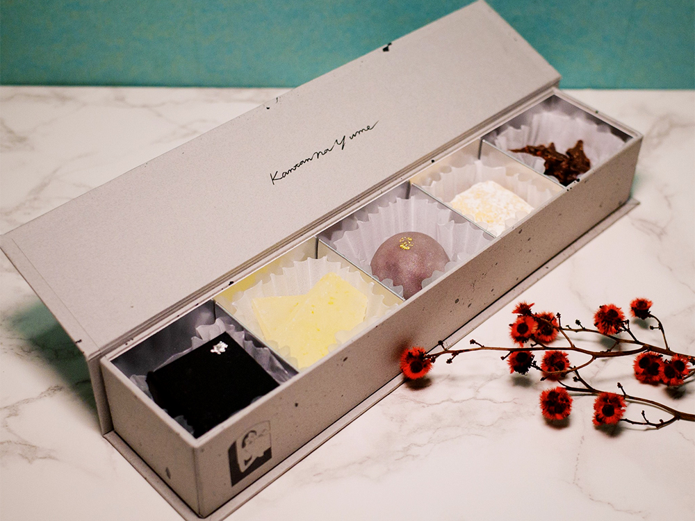 「ひるね」1800円（税込）※左から黒胡麻煉羊羹、柚子の琥珀糖、松露、白味噌と和三盆のクッキー、山椒オランジェット 