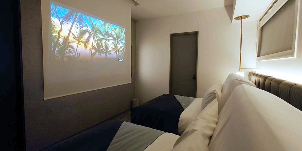 全部屋プロジェクターつき！デジタル活用で充実したステイが実現「slash川崎」