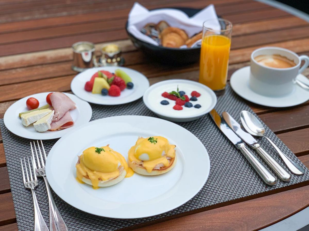 「アメリカン ブレックファスト（エッグベネディクト）」4070円（税込・サービス料別）