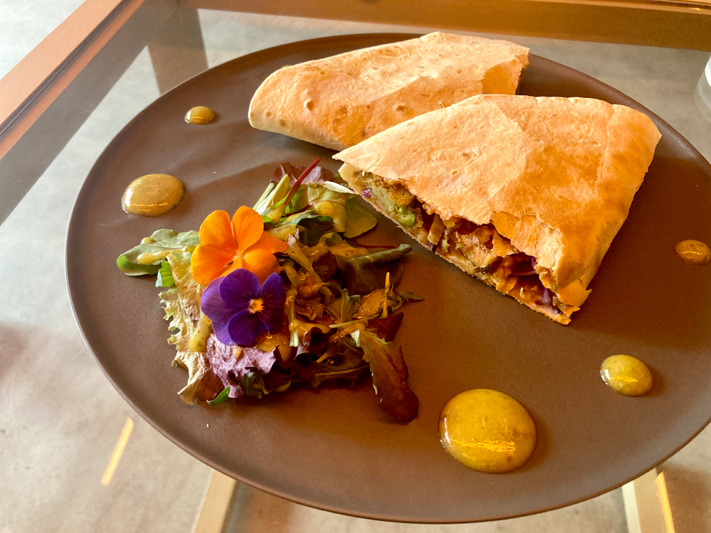 「アボカドフライケサディーヤ」1200円（税別）