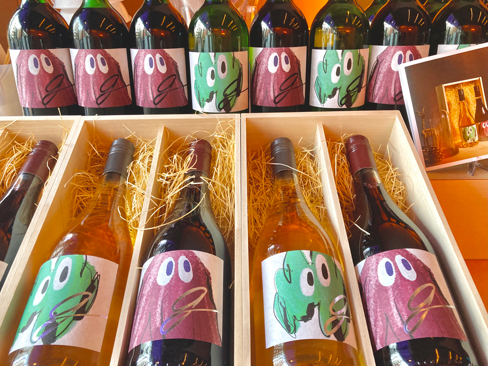 「g（ジー）」赤・白 各3000円、木箱入りギフトセット 6500円（ともに税抜）