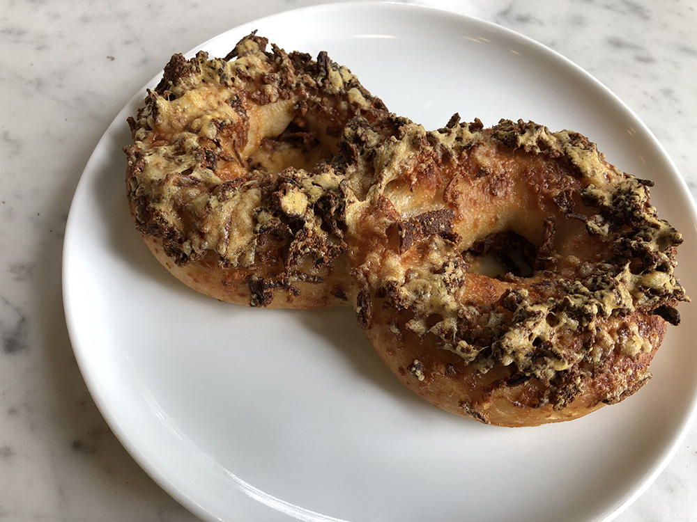 「オニオン」 220円（税抜）