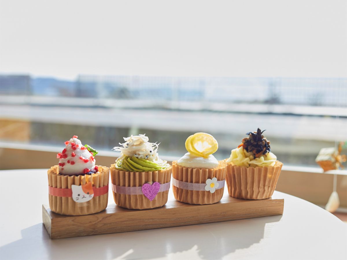 (左から)ラズベリーチョコ 308円、しらすアボカド 418円、ハチミツレモン 308円、ひじき&マッシュポテト 308円 ※価格は単品&イートインの場合