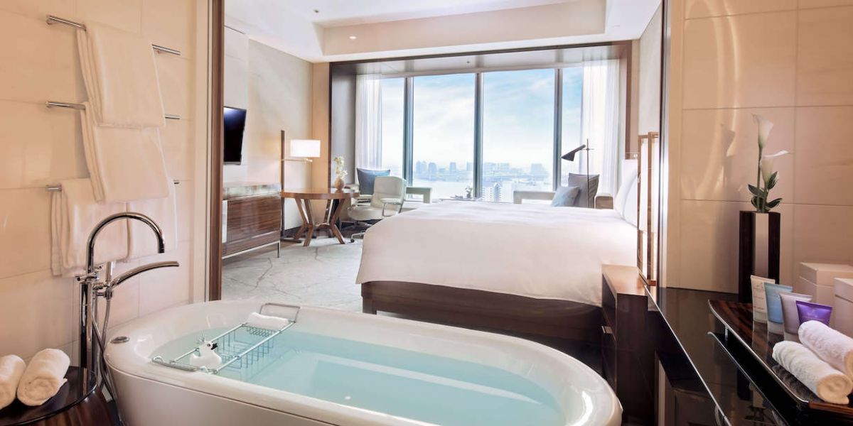 一流のおもてなしで非日常を。「コンラッド東京」で贅沢ステイケーションはいかが？