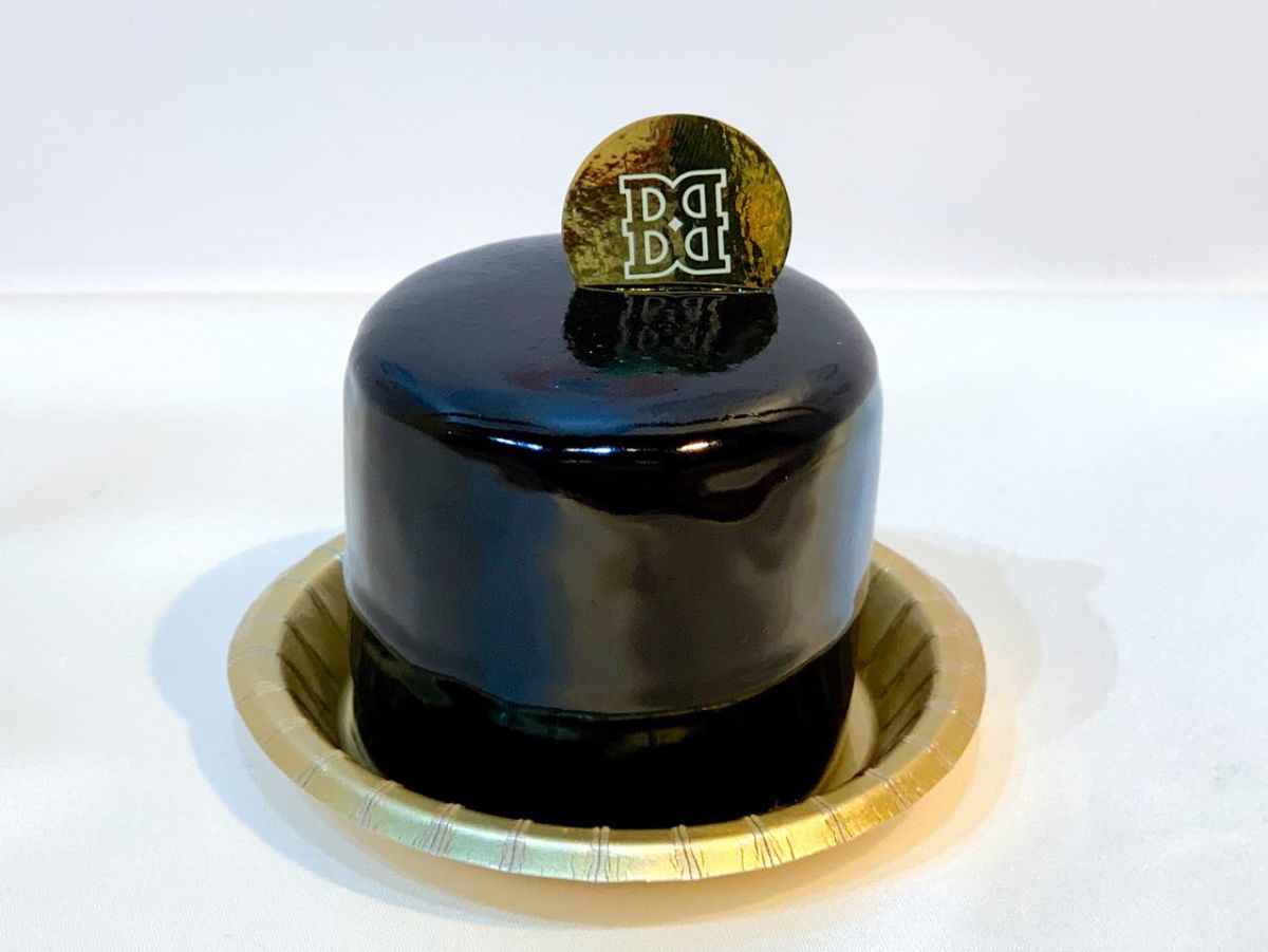 『７層もの食感 チョコレートフルコース』594円（税込）