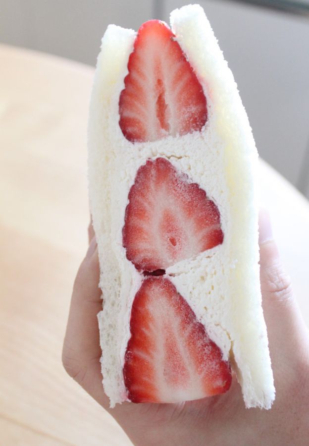 フルーツサンド（農家直送 章姫）850円