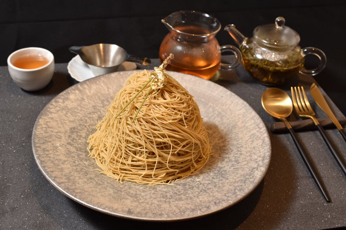 松-丹波モンブラン- 2600円（イートインメニューには6種類の選べるお茶が付きます）