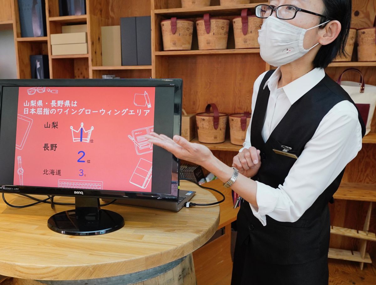 「日本ワインがおいしい秘密。それは、日照時間の長さと、気温の寒暖差にあります。雨が少ないとブドウがブヨブヨにならず、夜が涼しいと日中のエネルギーをブドウの実にギュッと閉じ込められるのです」（講師の長島さん）