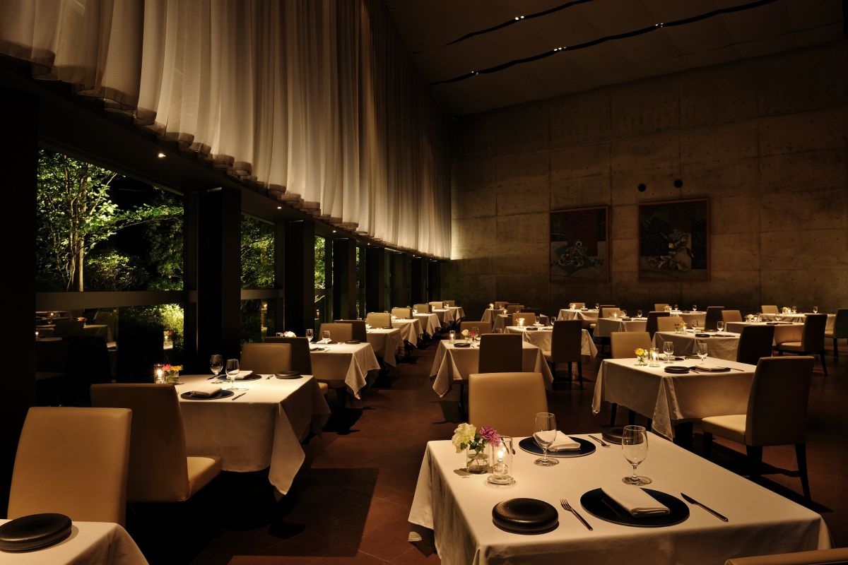 一般席（写真）とプライベートルームは動線が交わらない構造の「OTTO SETTE」