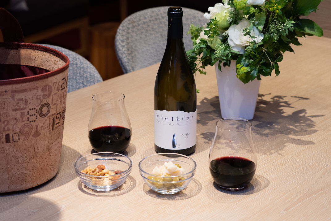 「八ヶ岳ワインハウス」で購入したワインを部屋でゆっくり飲めます。さすがワイン王国・山梨