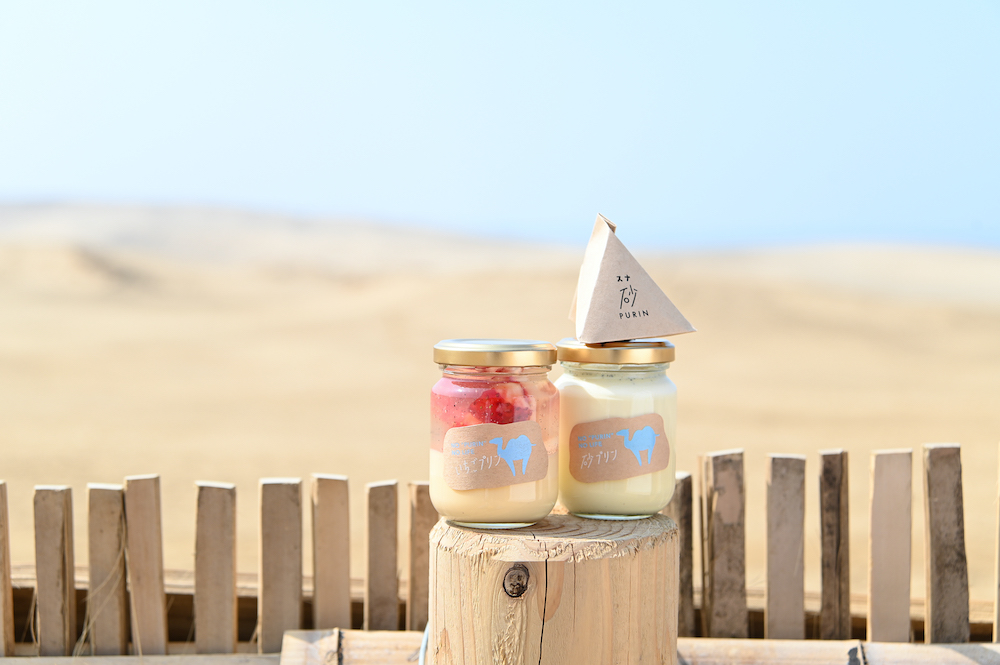 写真左から、いちごプリン（330円、砂プリン（440円）