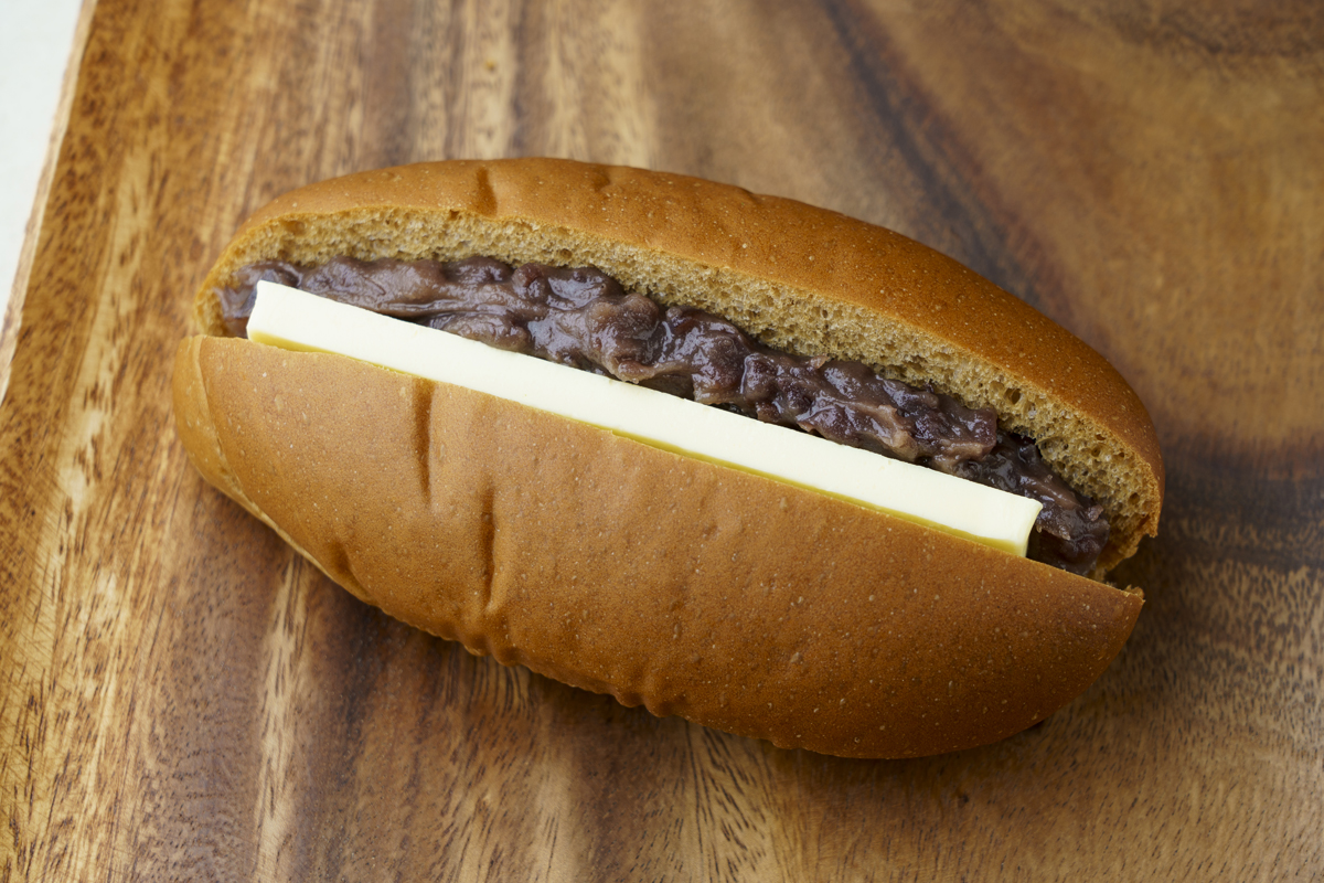 黒糖あん塩バターコッペ  300円