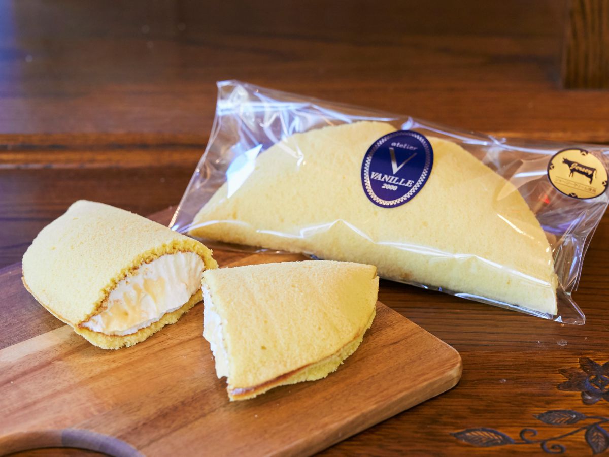 ジャージークリームとカスタードクリームのオムレット 1個400円