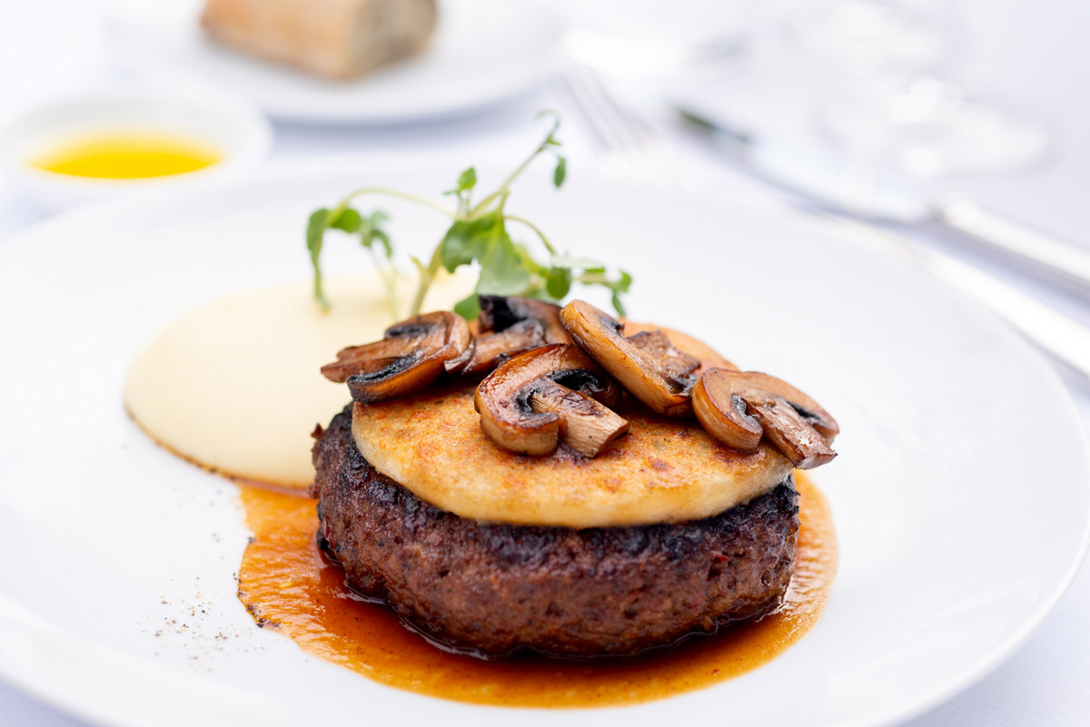 【選べるメインディッシュ一例】レッドフランマオリジナルハンバーグステーキ　2640円（税込）