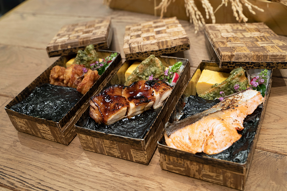 「海苔弁　唐揚げ、鶏照、銀鮭」各1000円（税込）