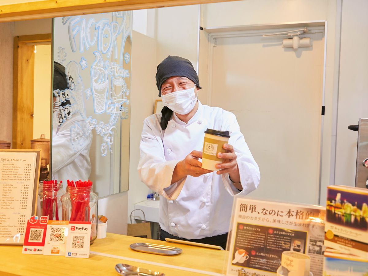 2代目店長の荒井雅英さん。クラフトアイスのこと、色々と教えてくれます！