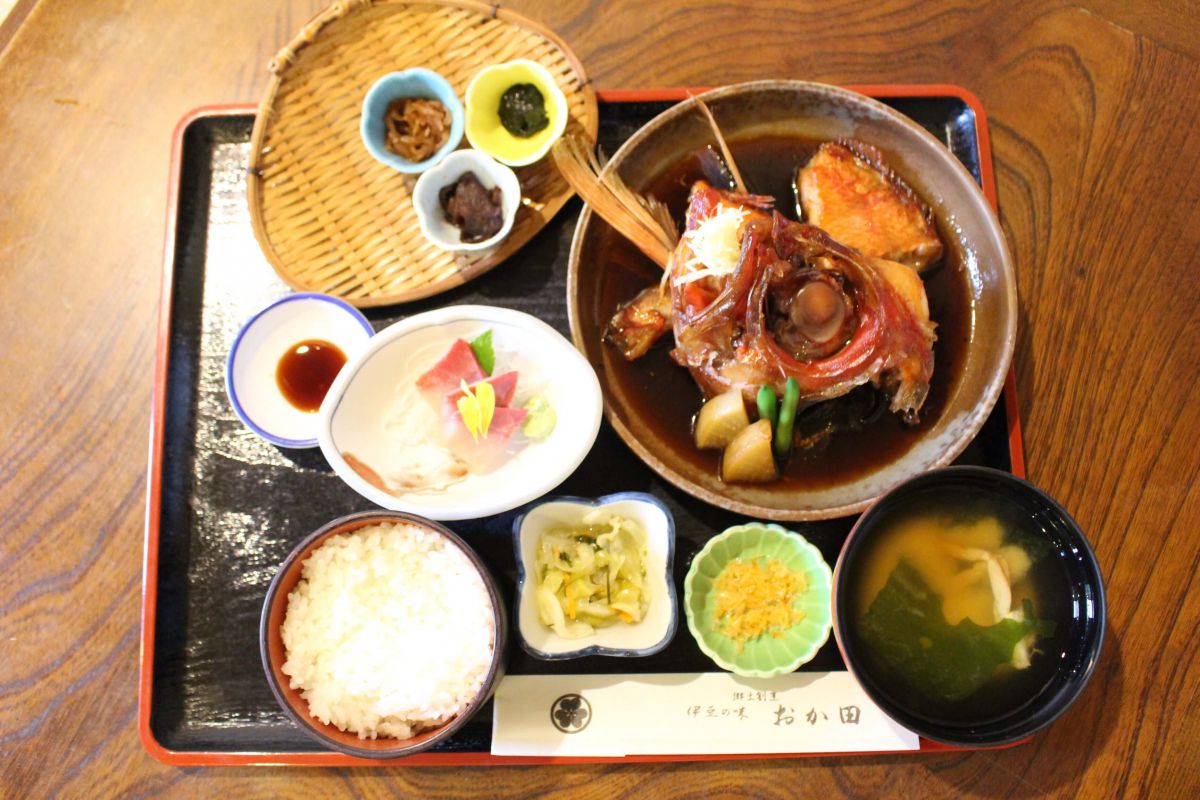 「金目鯛煮つけ定食」（2420円、税込）