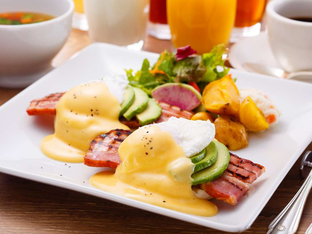 「エッグベネディクト」1320円（税込）