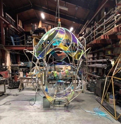 制作中の新作ドーム内のコアオブジェ部分