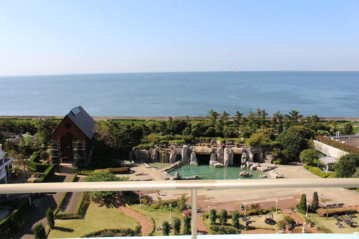 そのままベランダに出て外の景色を眺めます