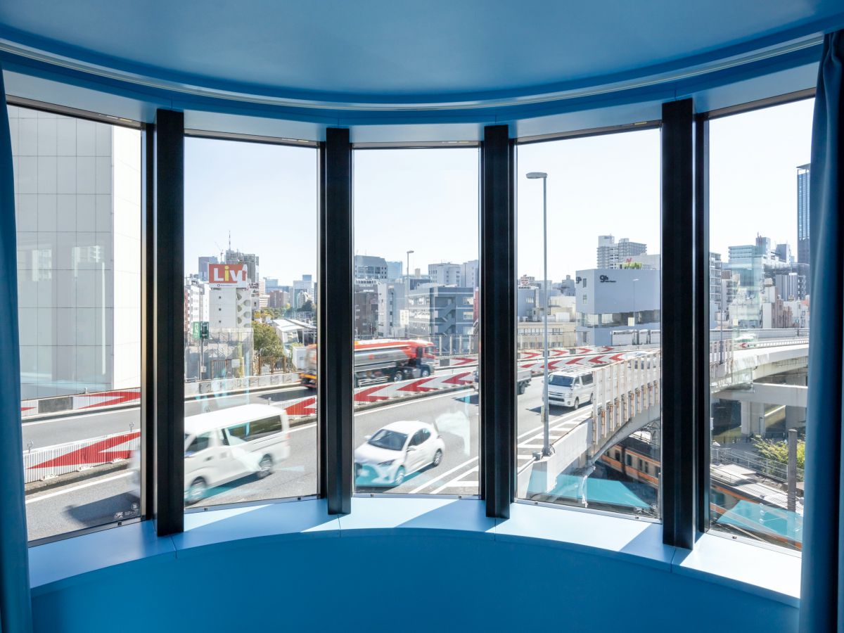 「コーナールーム」