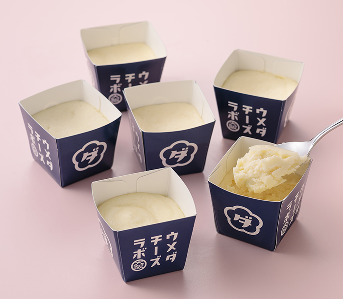 スプーンで食べるチーズケーキ 216円