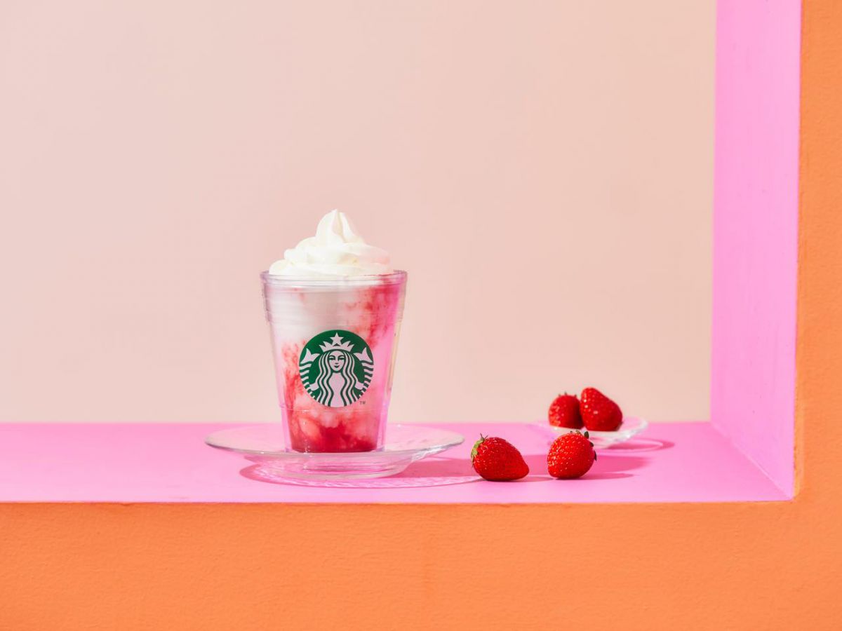 「スターバックス ストロベリー フラペチーノ®」 ※Tallサイズのみ Tall 637円 (お持ち帰り) / 649円 (店内利用)