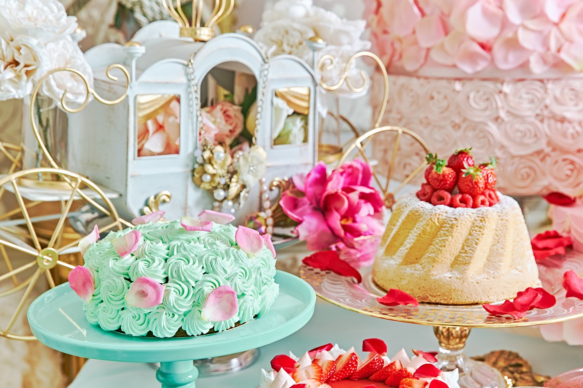 王妃のお気に入りクグロフ（右）と ミュールピスターシュショコラ（左）