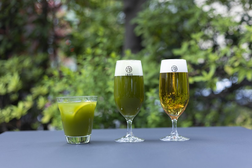 左から「抹茶ハイボール」、「抹茶ビール」、「ビール」