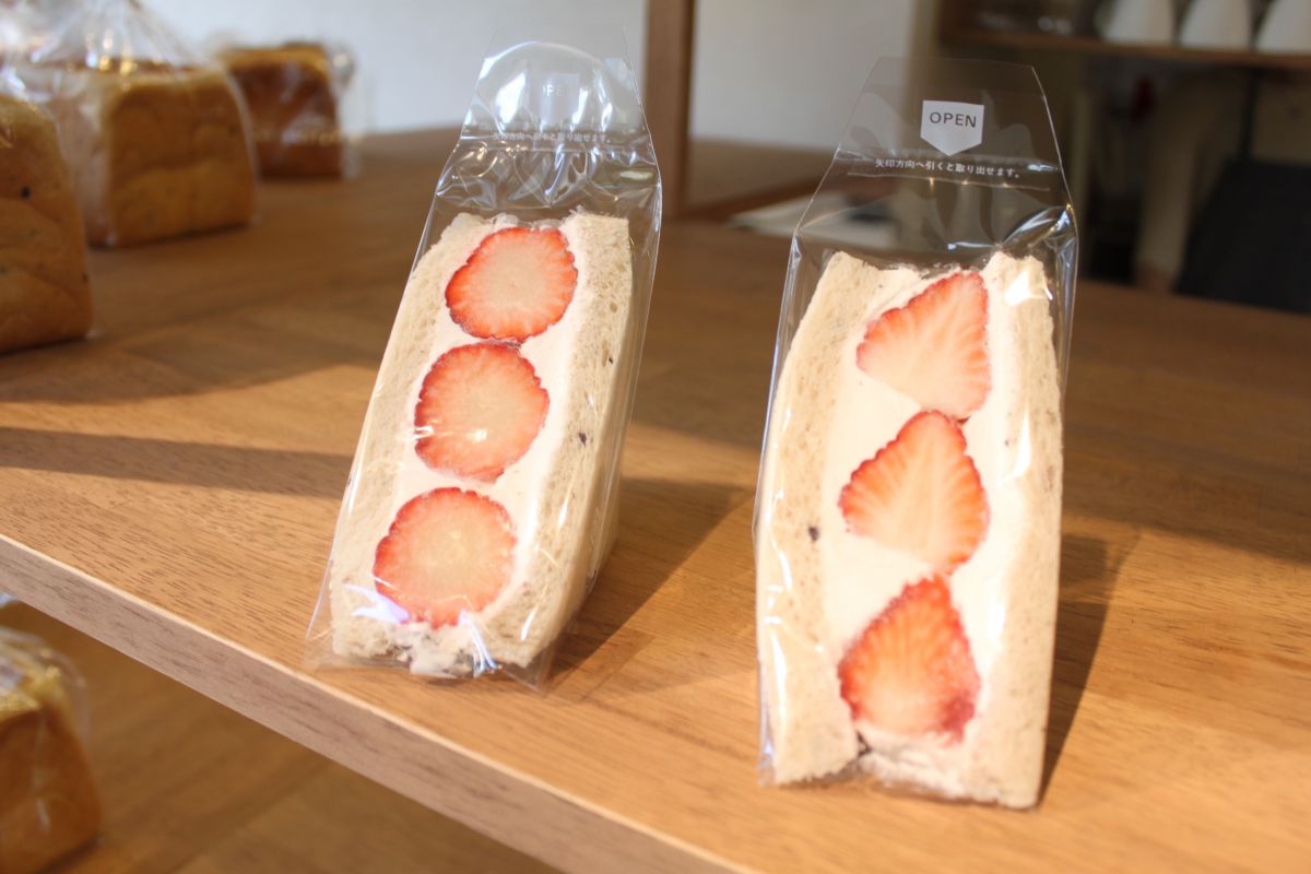 フルーツサンド・イチゴ 378円（※土・日曜のみ）