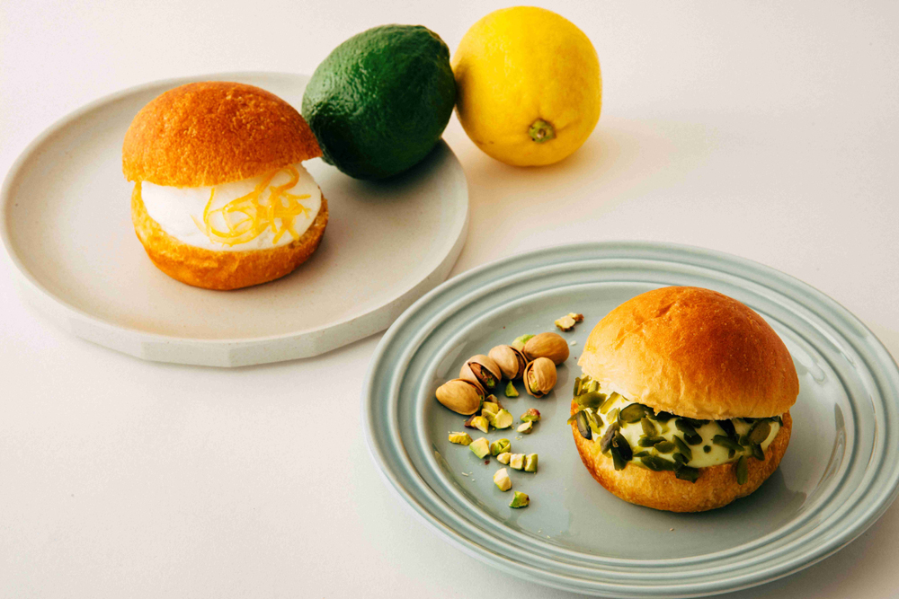 左から「マリトッツォ・シトラス」320円、「マリトッツォ・ピスタチオ」350円（ともに税別）