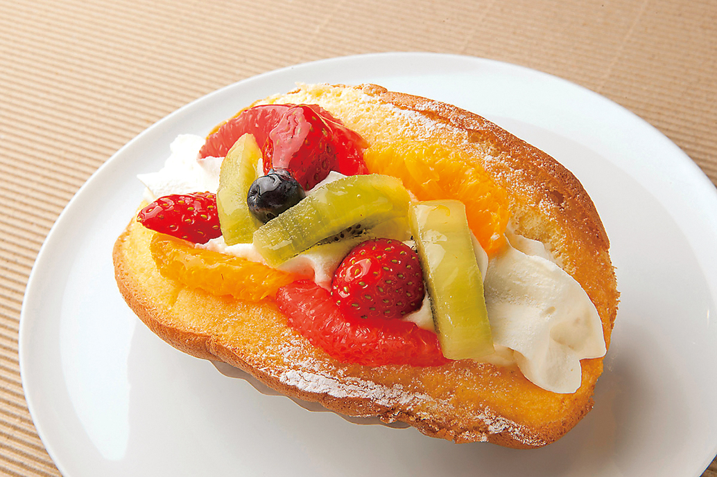 オムパフェ 594円