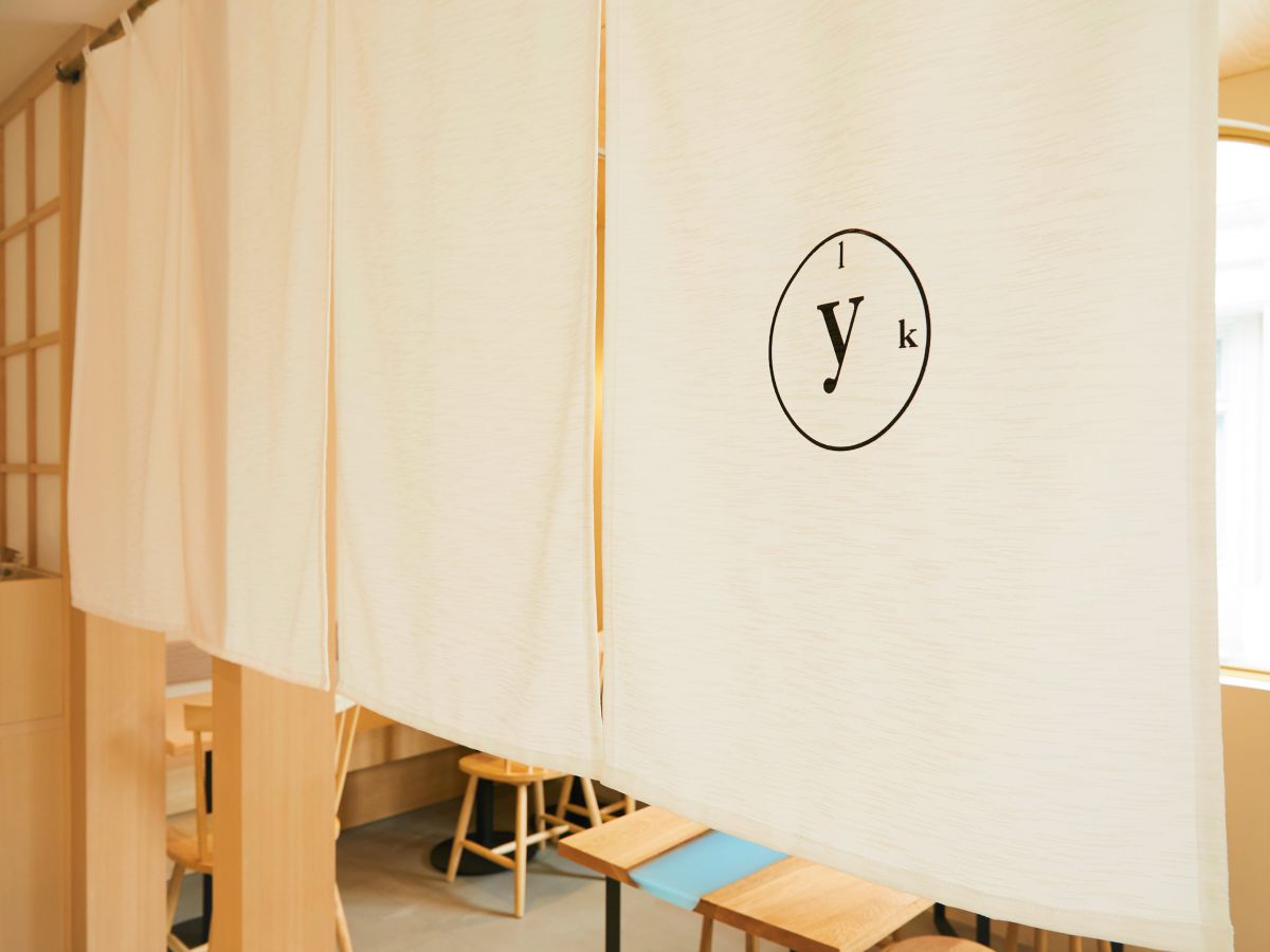 “和洋折衷”のコンセプトはこんなところにも！暖簾をくぐると……