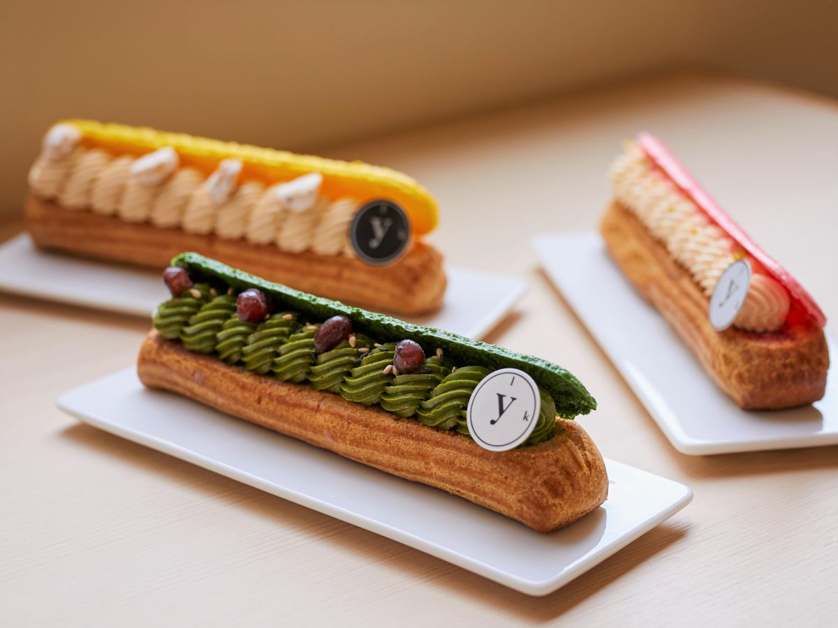 「エクロン」（手前）抹茶×あずき 、（左奥）パッションフルーツ×プラリネアマンド、（右奥）桜×グリオット 各600円（税込）