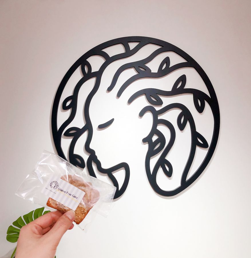 「グルテンフリーケーキ　ザ・ベストオブ　クラシックバナナ」テイクアウト432円　イートイン440円（ともに税込）