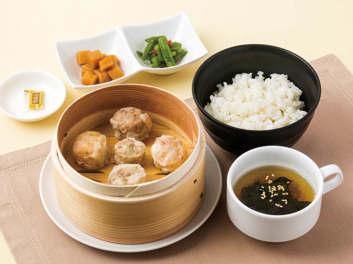 「シウマイ食べ比べ膳」980円/横濱 崎陽軒(シウマイBAR)