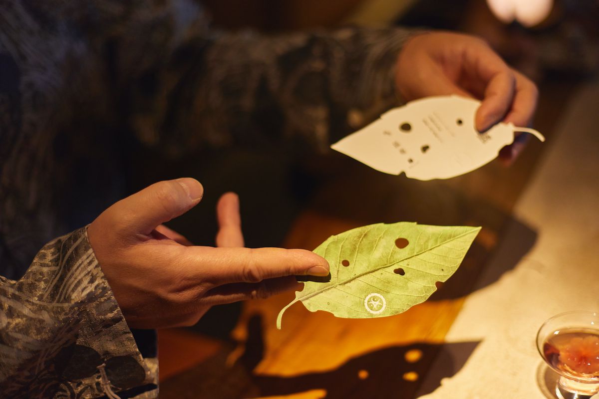 1回の会計につき1枚、1000円分の飲食代として使える葉っぱのお金 1枚1000円