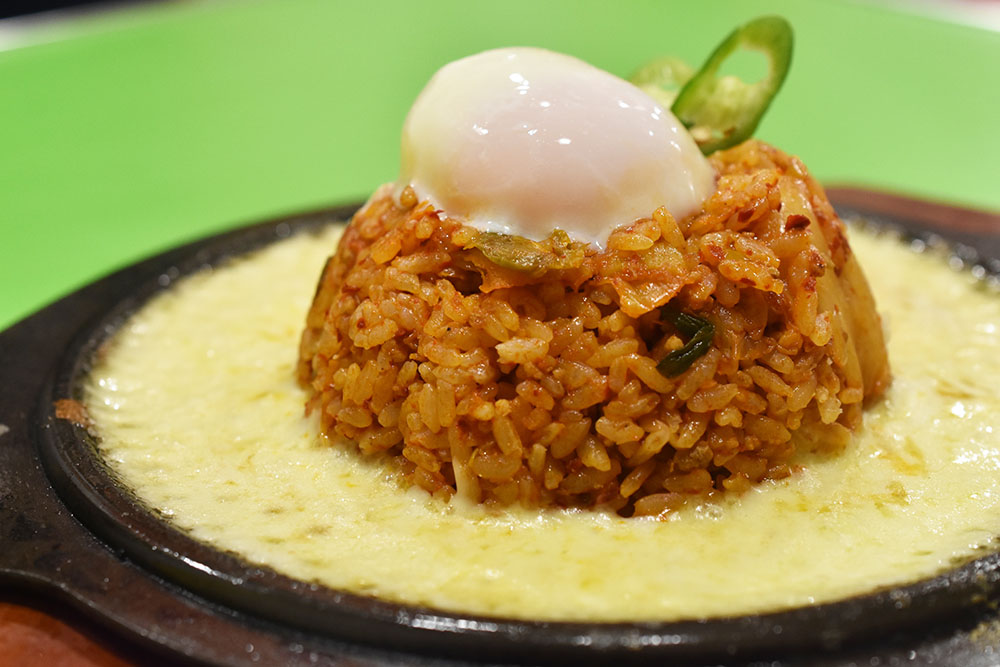 「キムチチーズチャーハン」880円（税込）