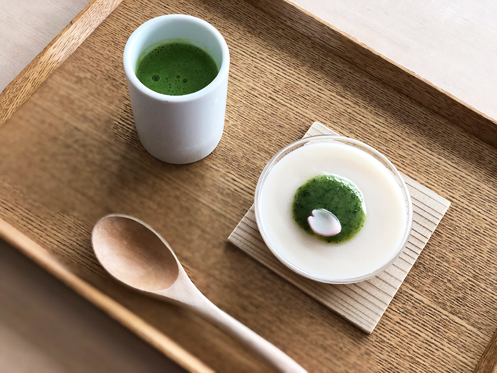左から「豌豆すり流し」「鶯 柔ら胡麻豆腐」