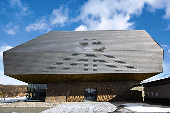 博物館外観写真（提供：公益財団法人 アイヌ民族文化財団）※写真はイメージです