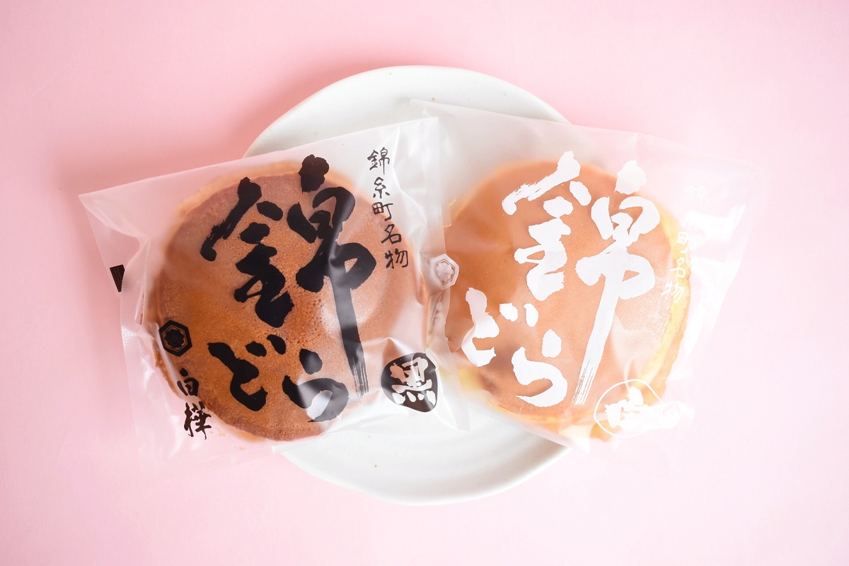 「錦どら白」200円（右）、「錦どら黒」200円（左）