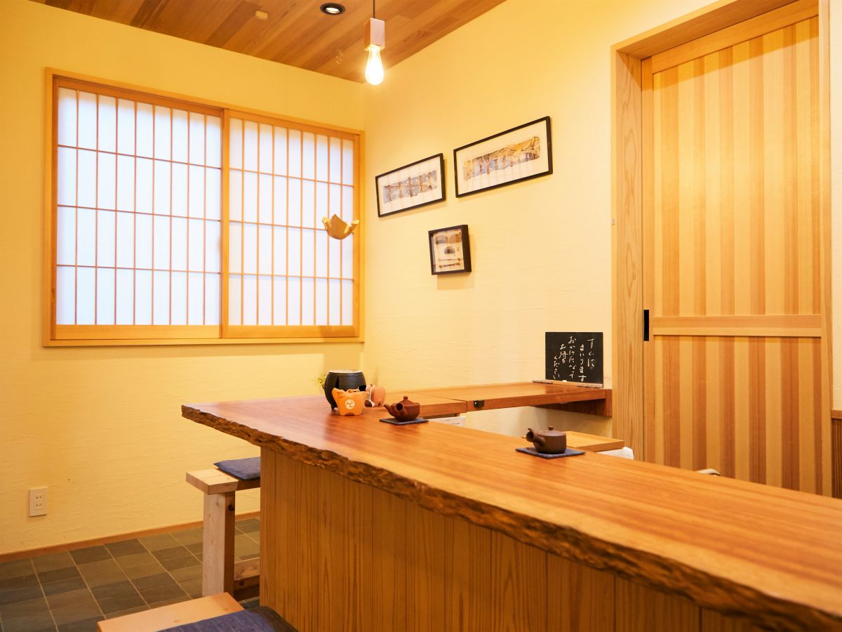 話し上手であり、聞き上手な店主・亜湖美さんとのトークも醍醐味のひとつ